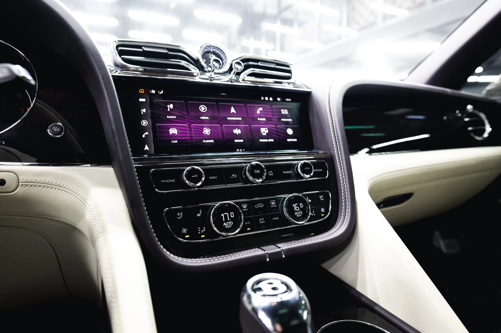 Bentley BENTAYGA - image 3